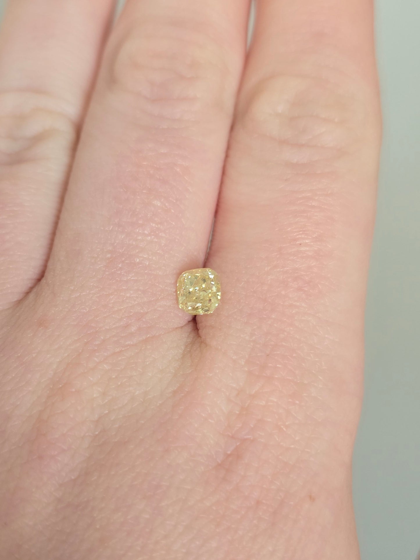 Loose 0.89ct Natural Fancy Yellow Diamond