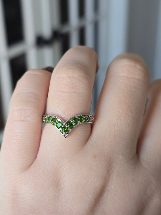 Chromia 18k Diopside and Diamond Chevron Ring