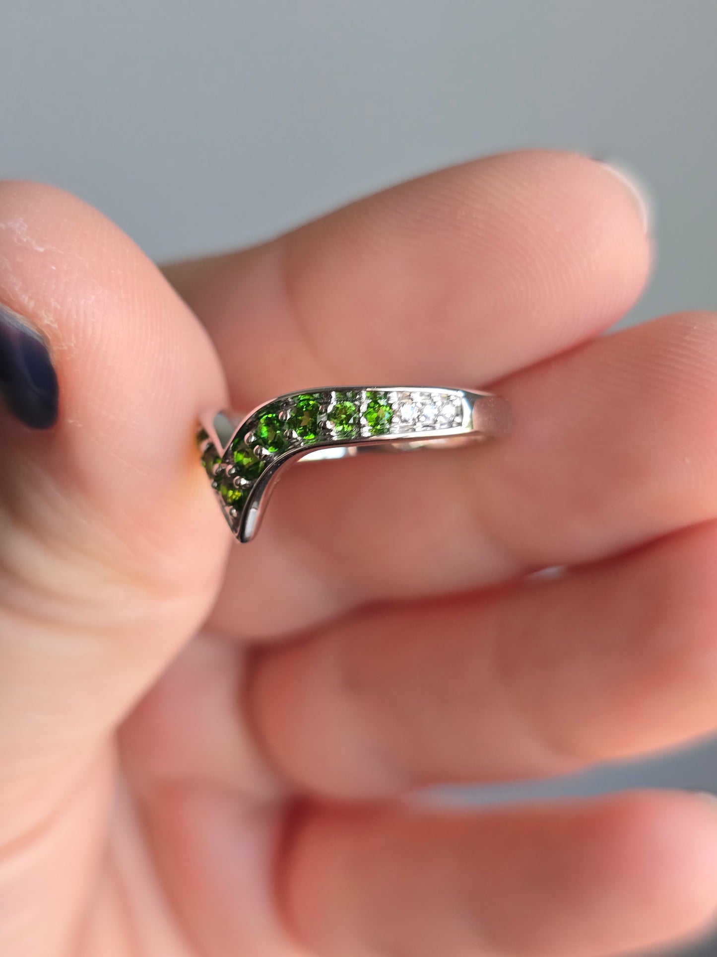 Chromia 18k Diopside and Diamond Chevron Ring