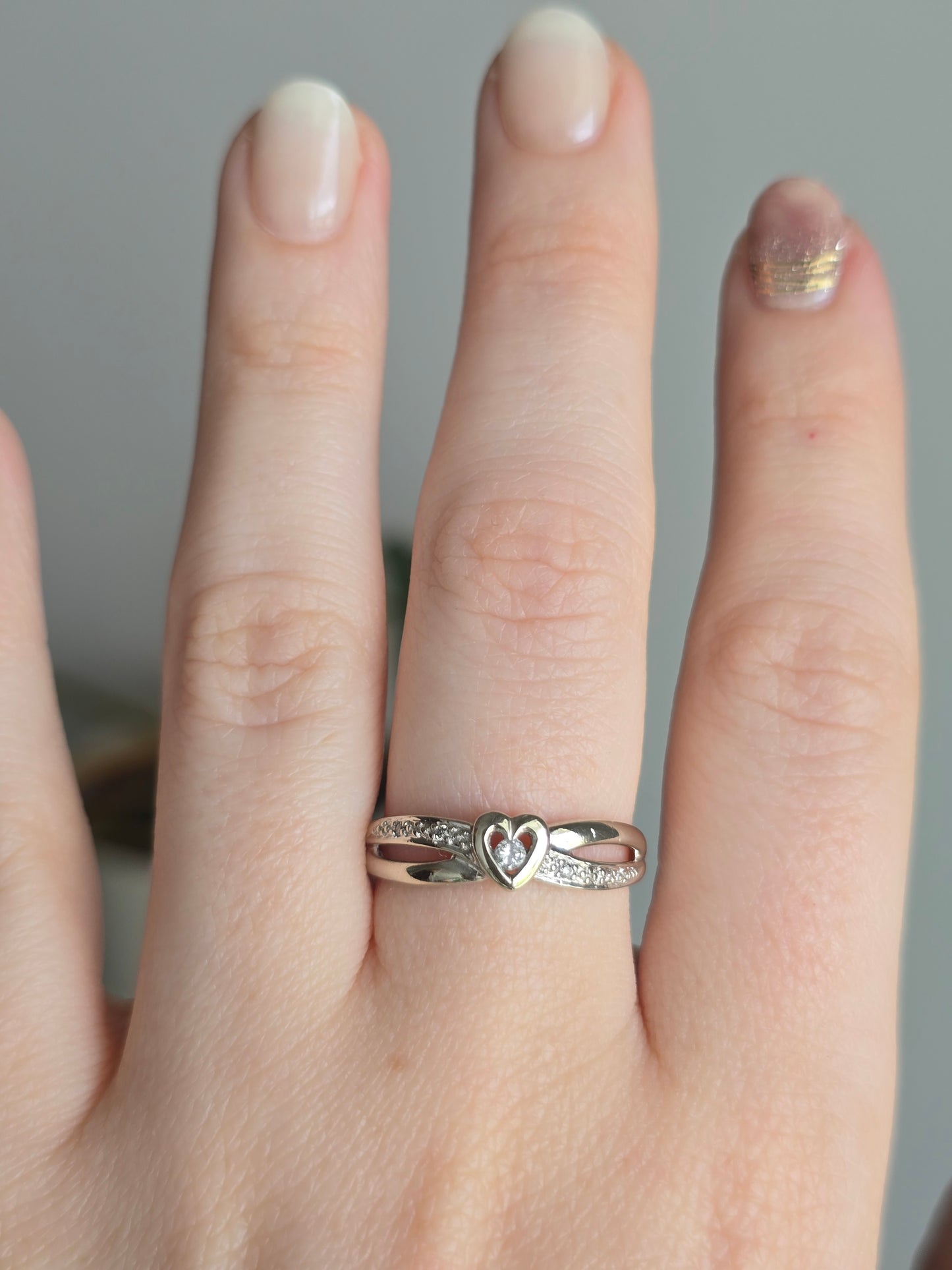 10k White Gold Diamond Ring
