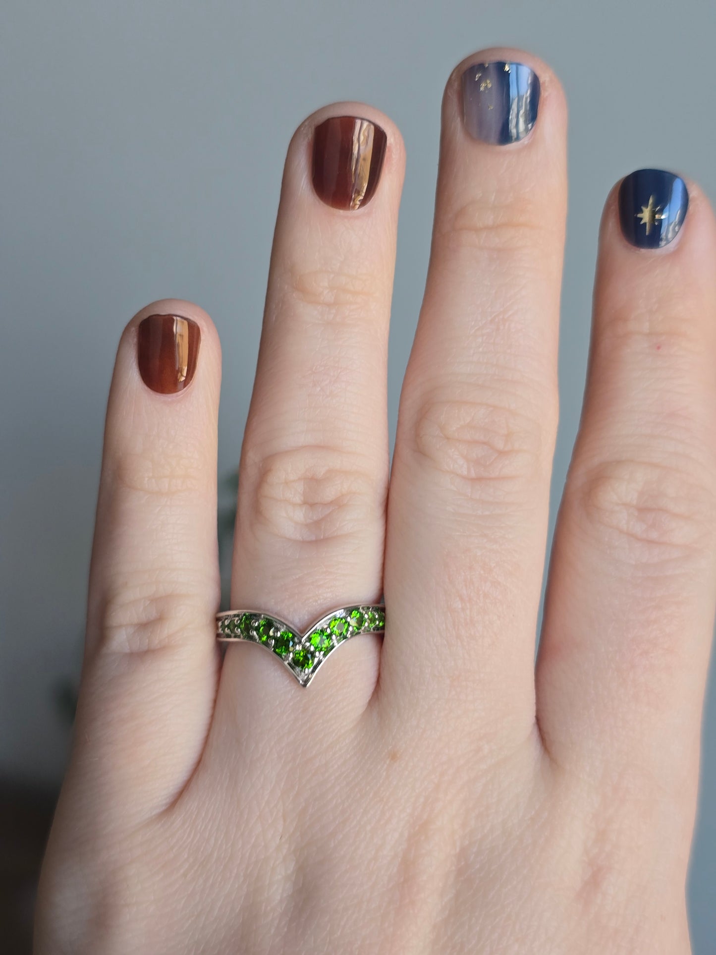 Chromia 18k Diopside and Diamond Chevron Ring