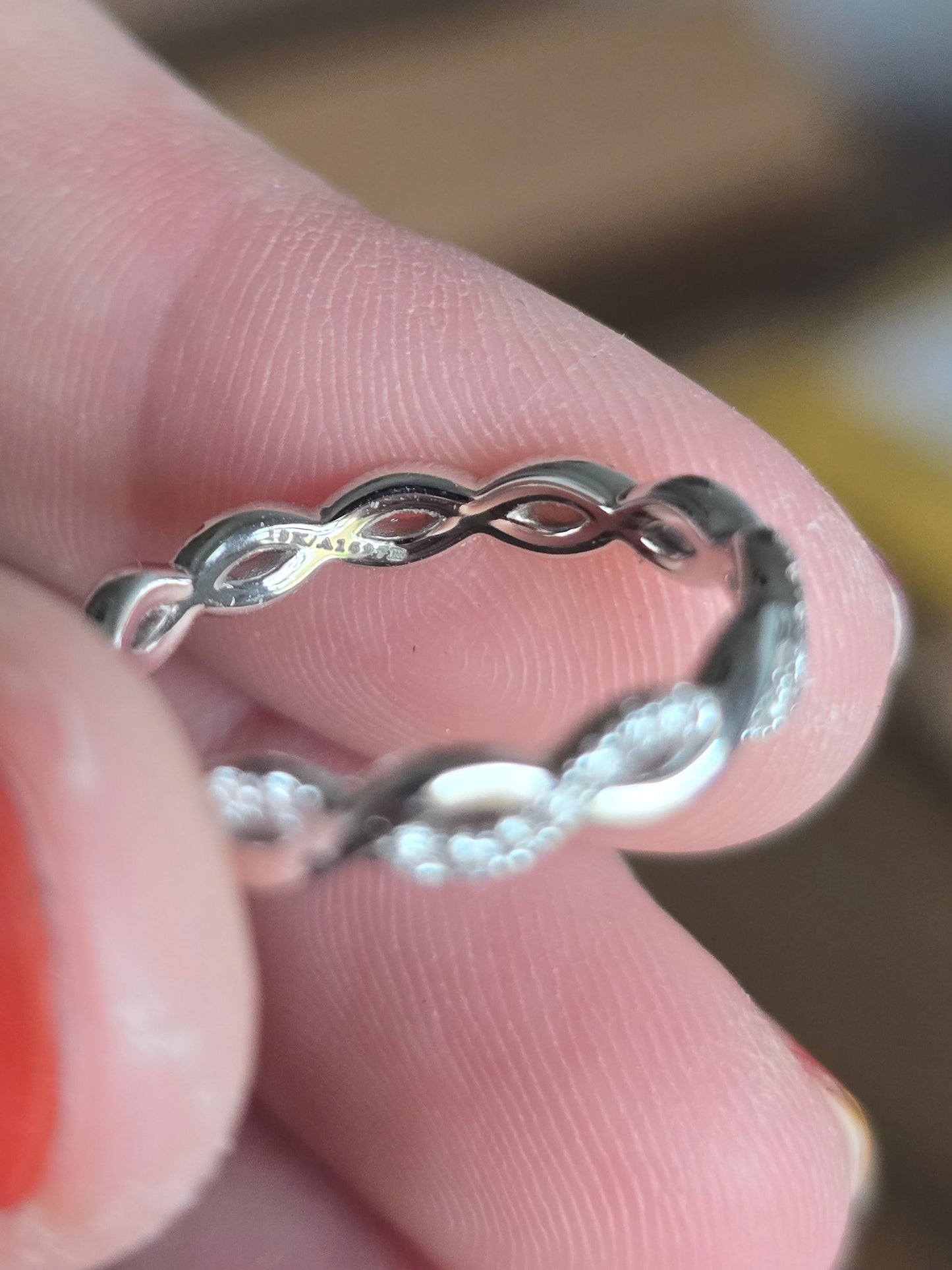 18K 0.27ct Diamond Crossover Band