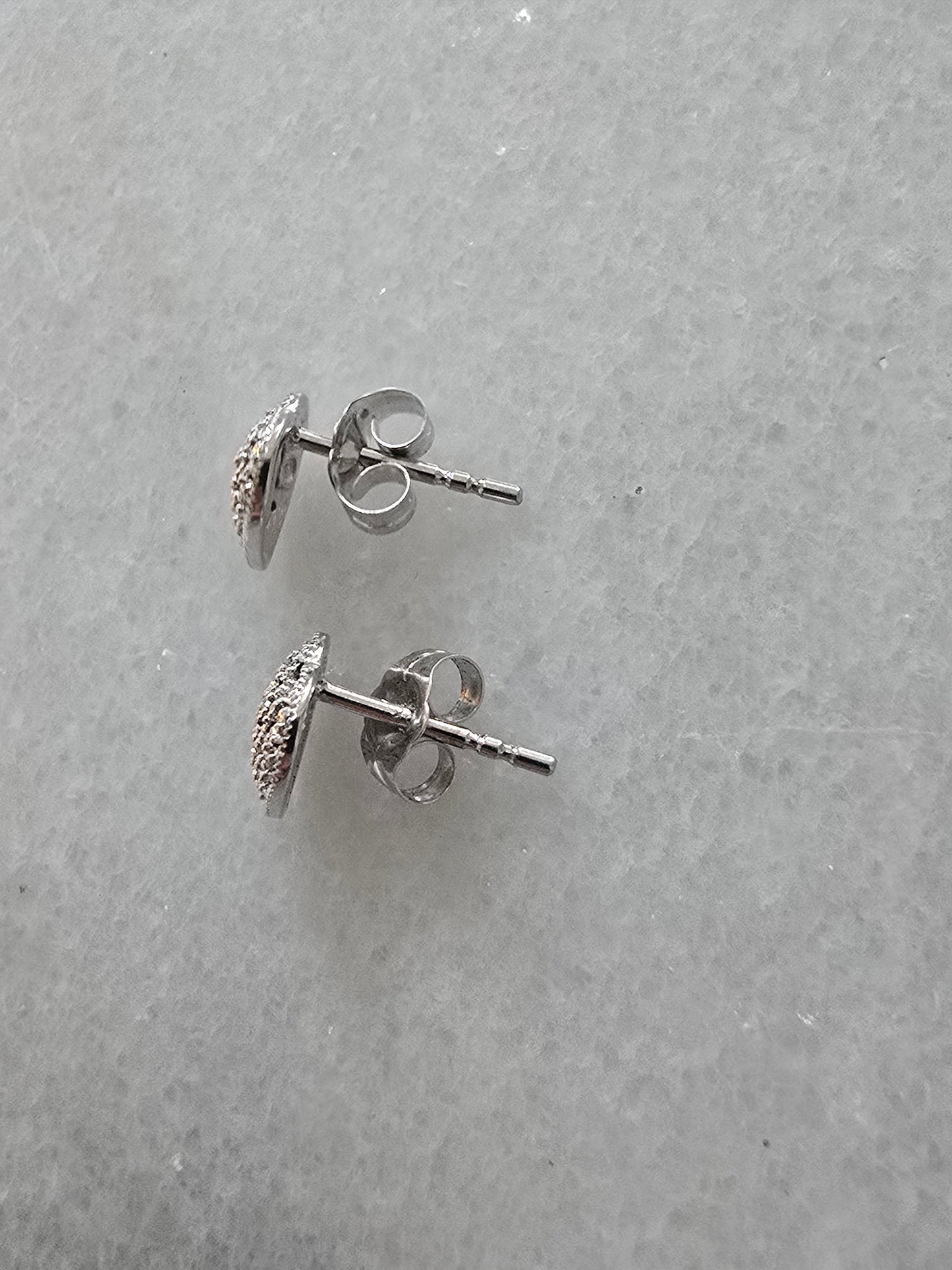 10K Pavé Diamond Heart Earrings