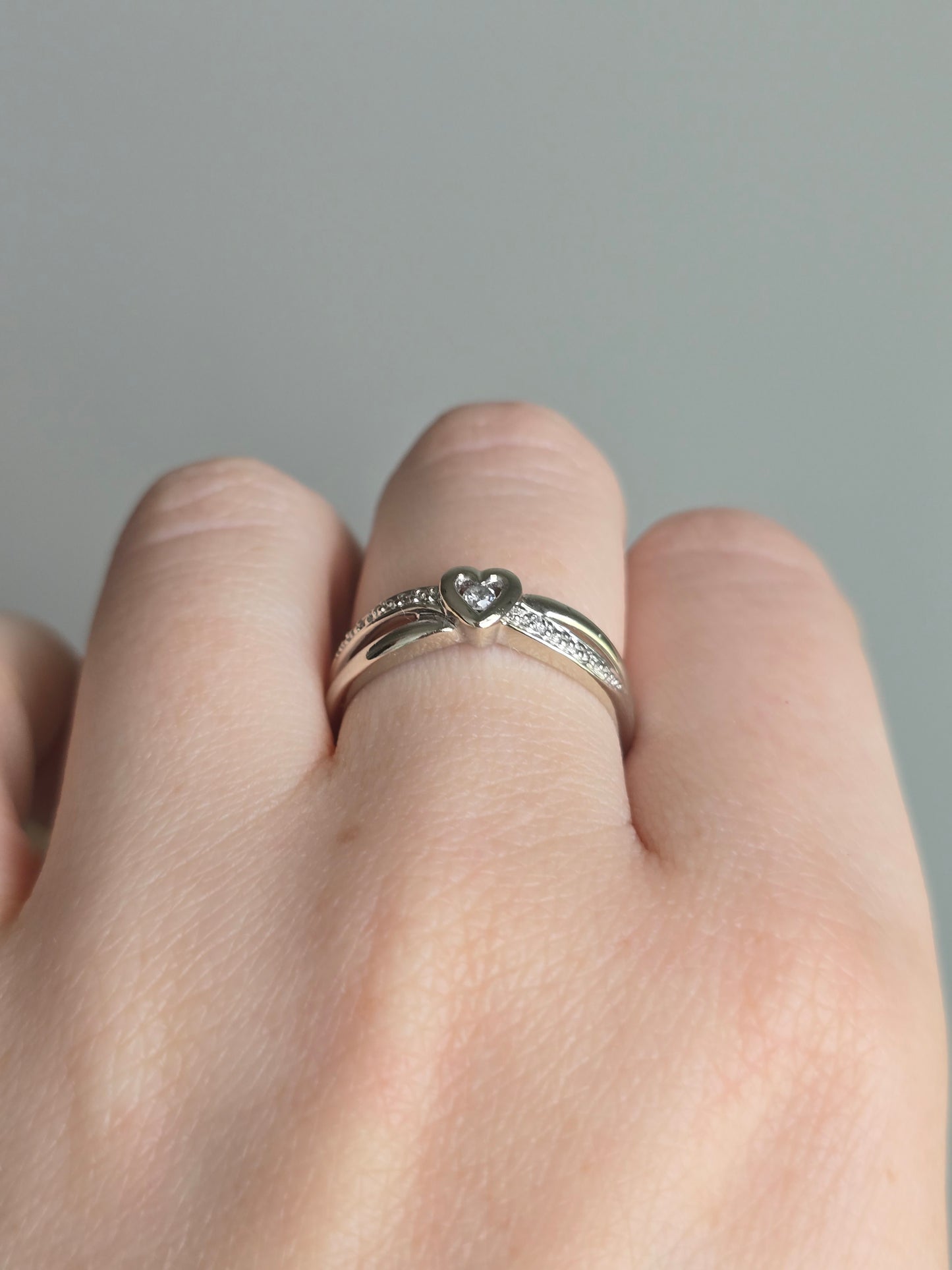 10k White Gold Diamond Ring