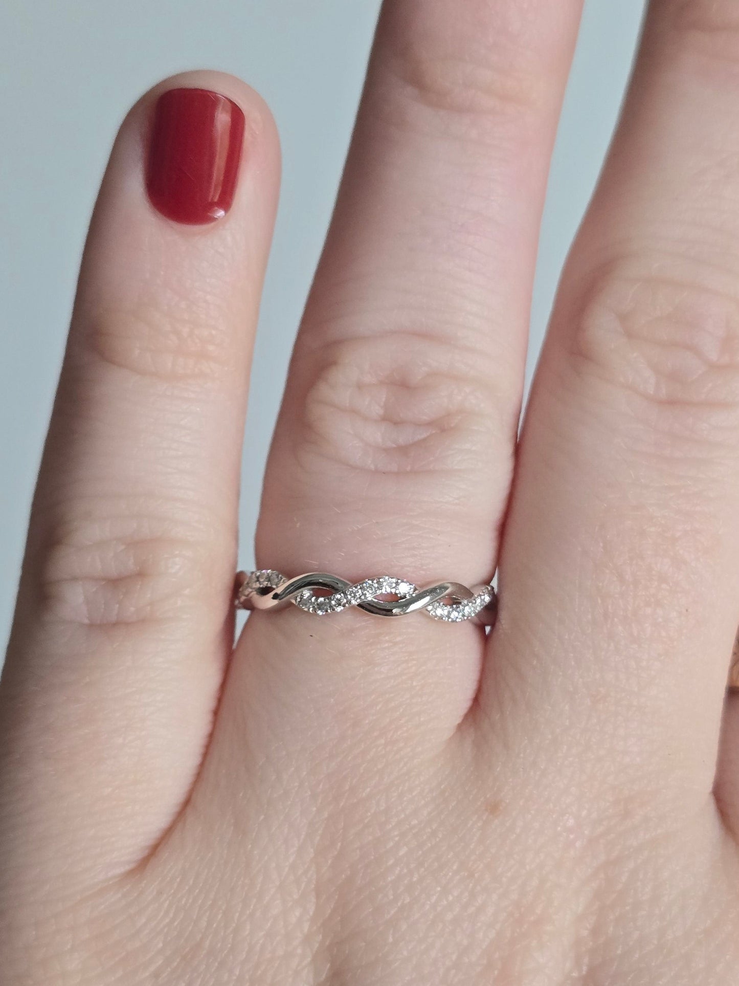 18K 0.27ct Diamond Crossover Band