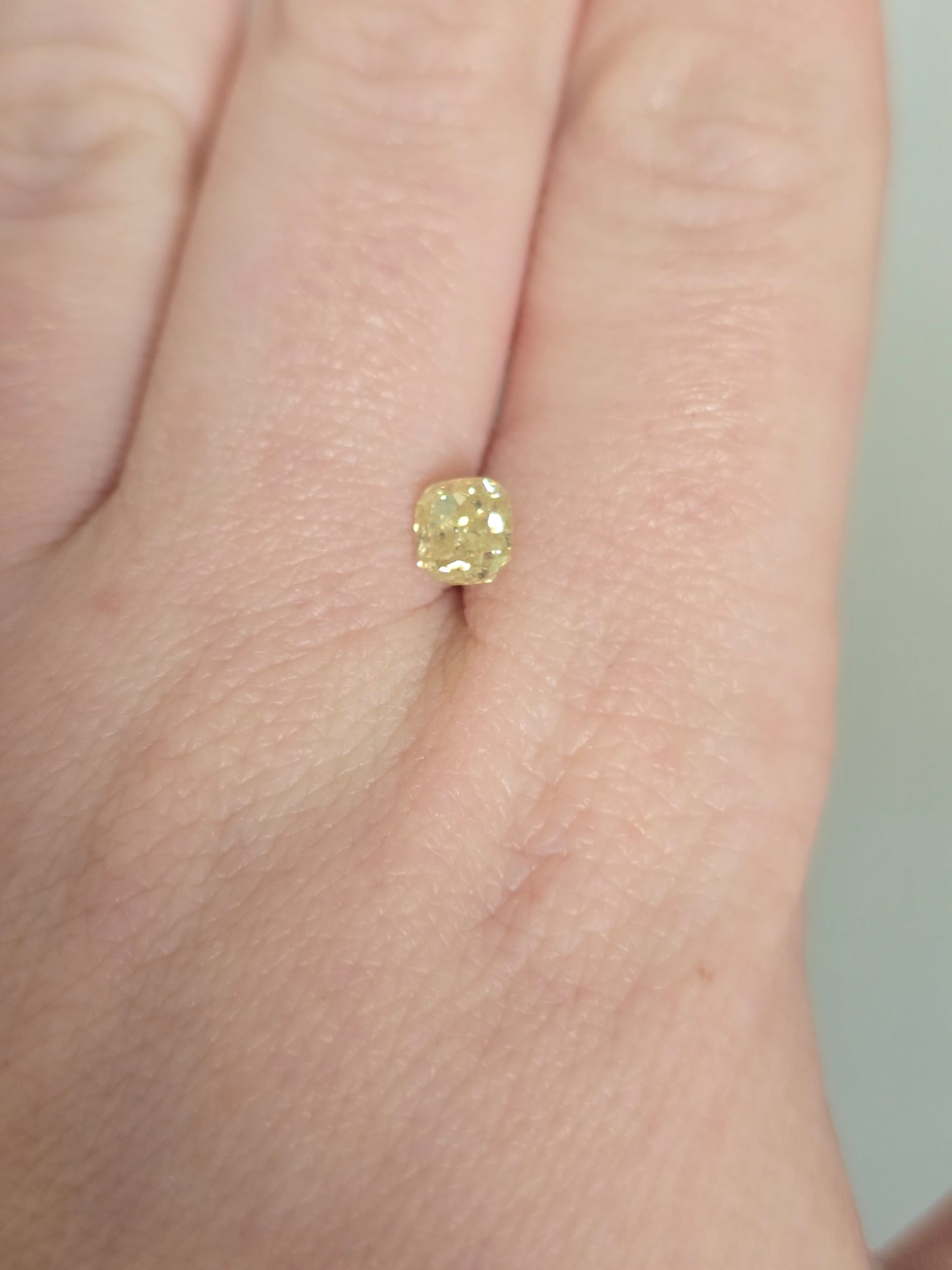 Loose 0.89ct Natural Fancy Yellow Diamond